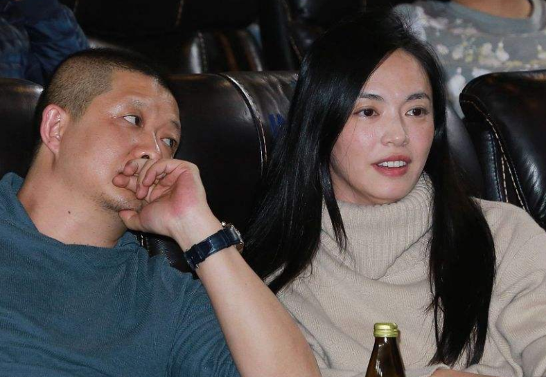 在姚晨父母的帮助下,她和曹郁又迎来一个女儿.