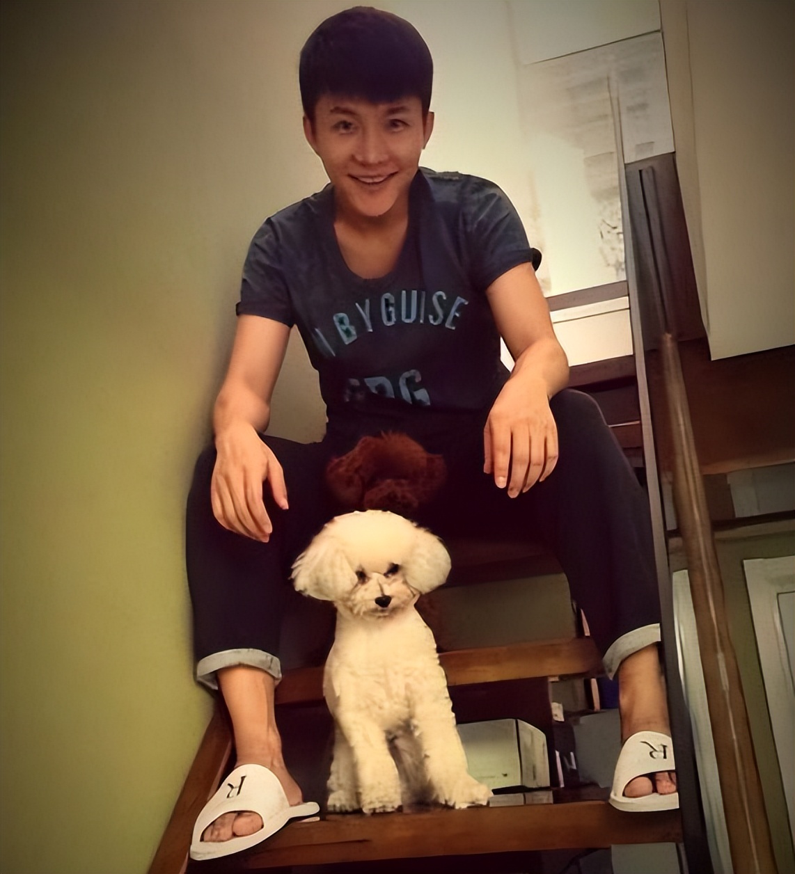 央视主持人边策:26岁成名,32岁从8楼一跃而下,成母亲余生之痛