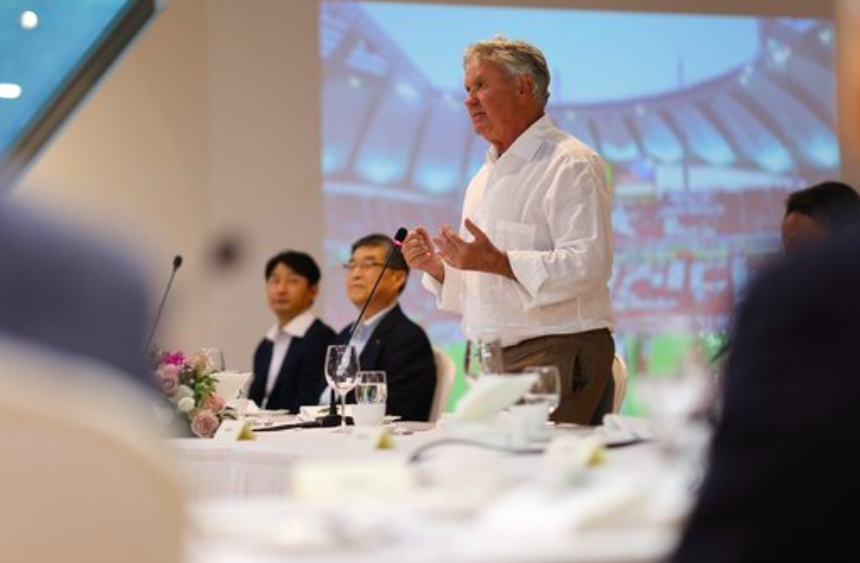 世界杯对阵列表图2002（韩国02世界杯将帅齐聚！希丁克变化太大 昔日核心左眼失明+已去世）