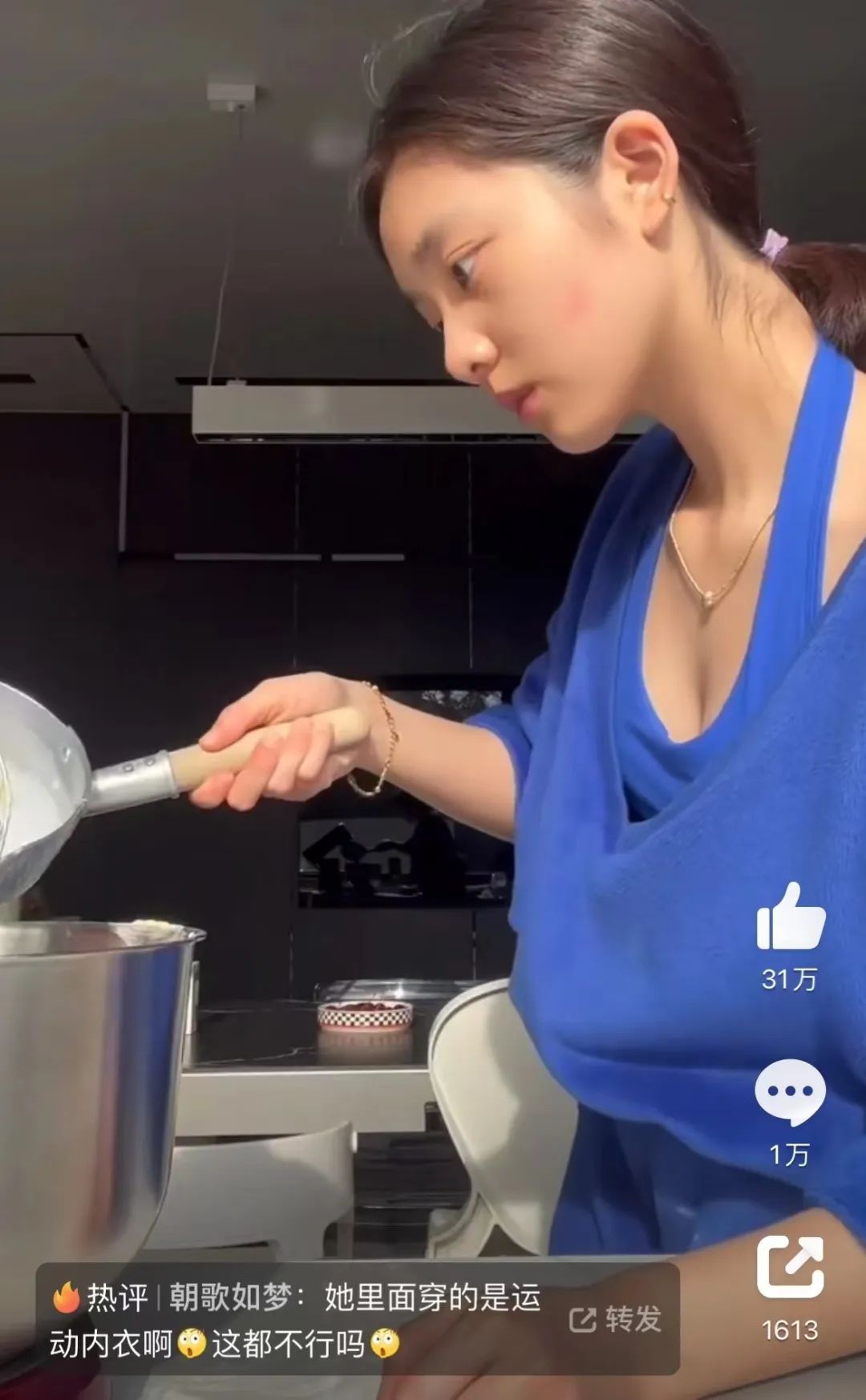 17岁黄多多大尺度照片被骂,不被定义的人生有多爽?