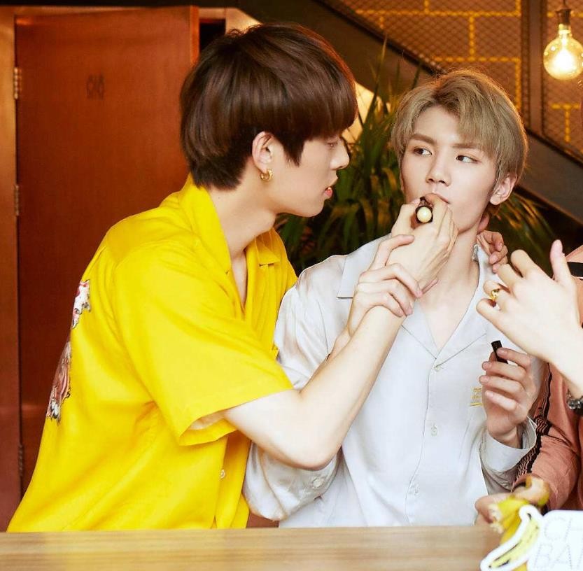 李英超怎么喊李振洋（“娱圈菩萨”木子洋：为宠粉给粉丝爆衣，多次劝学培养粉丝三观）