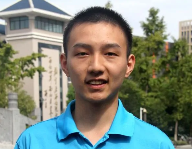 2013年，湖北学霸贺维艺拒绝保送清华，要享受考试过程，考了几分