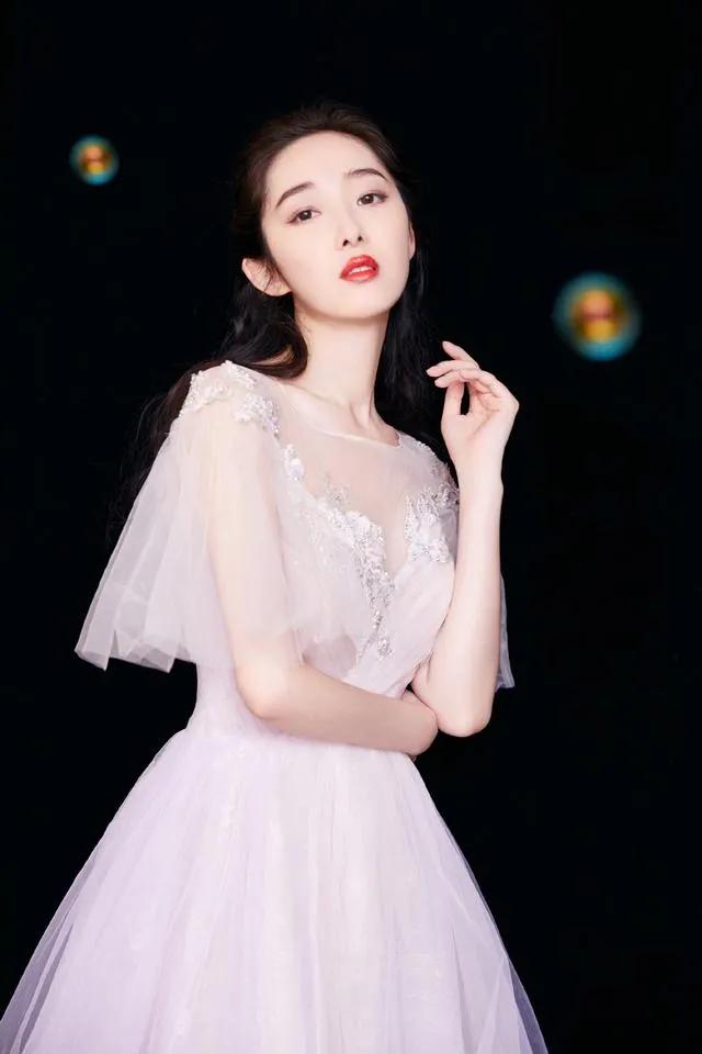蒋梦婕：气质独特，温婉大方，甜美可人