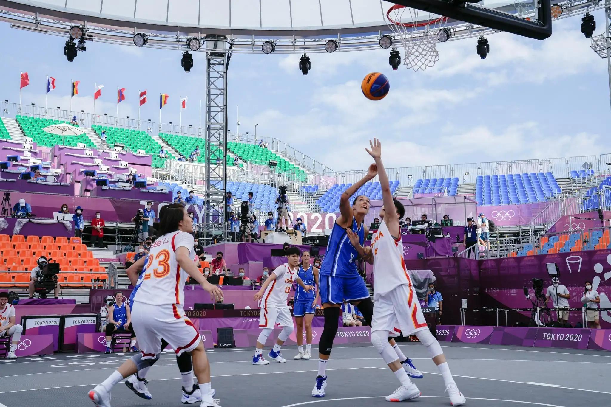 一共三个人打篮球玩什么(三人制篮球如火如荼开展，它他常规的篮球赛区别在哪？)