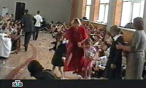 别斯兰人质事件，俄罗斯史上最残暴的恐怖事件，335人惨死校园