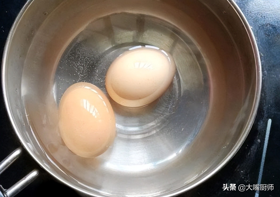 鸡蛋怎么煮不破壳又容易剥（教你5个技巧鸡蛋鲜嫩好剥壳）