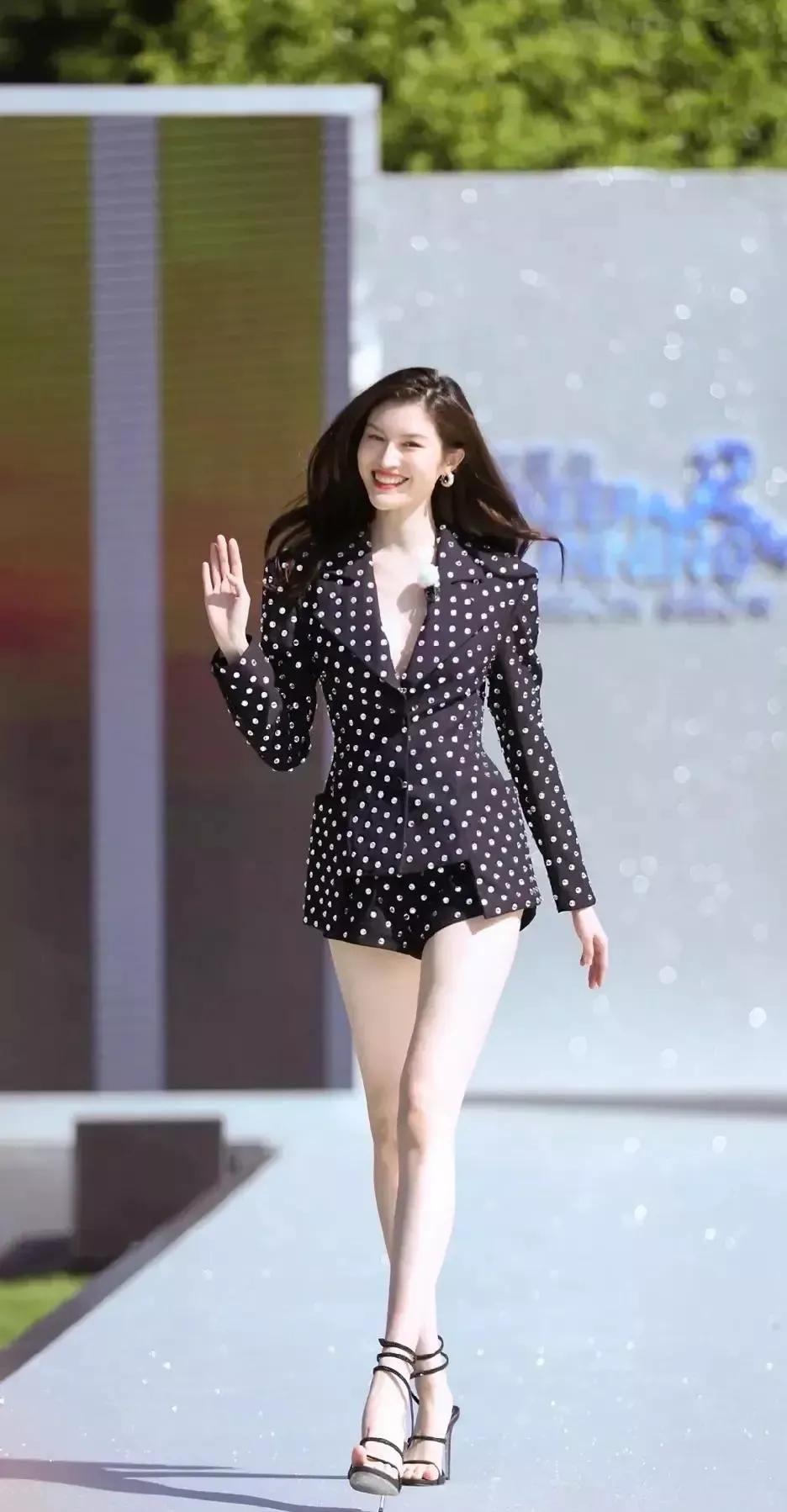 百家姓女神系列之何穗
