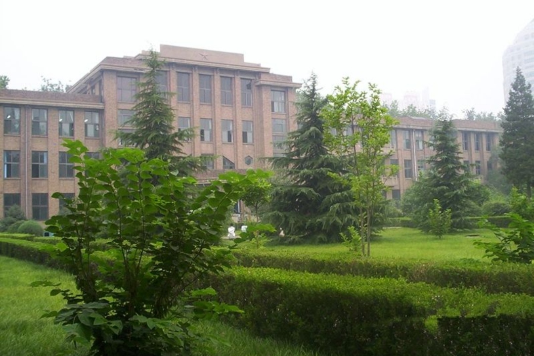 一所越来越“冷清”的985大学，学生不愿报考，遇山体滑坡式下降