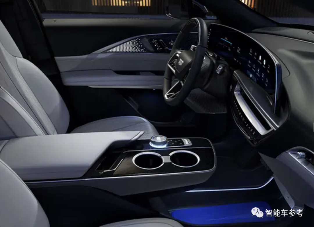 凯迪拉克首款电动车44万起开售：去洗浴不用自己扶方向盘了