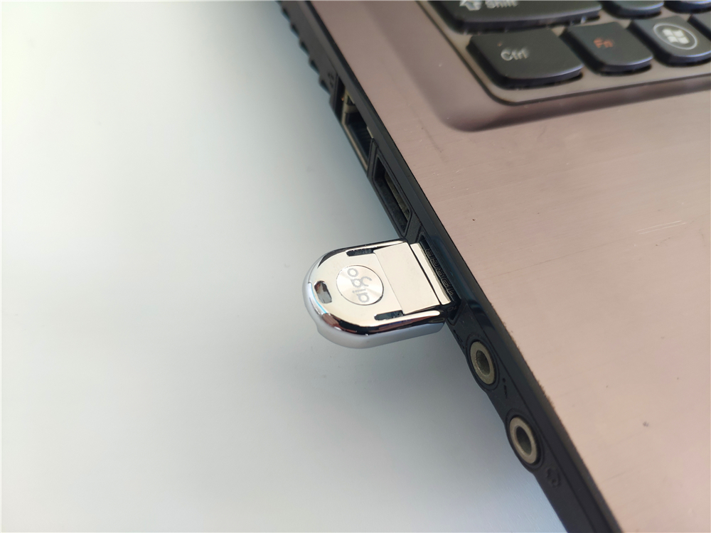 aigo U358优盘精致小巧，一盘两用，文件轻松移