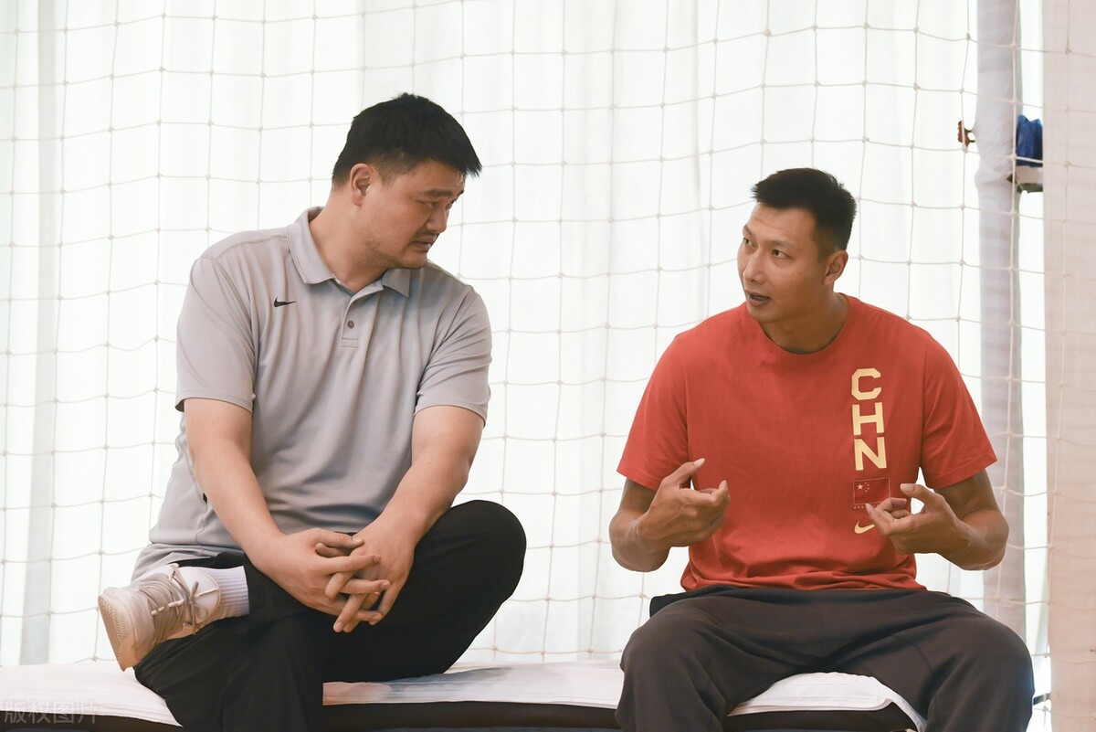 易建联进了nba哪些球队（CBA趣闻：易建联效力NBA五个赛季，CBA效力16个赛季一共赚了多少钱）