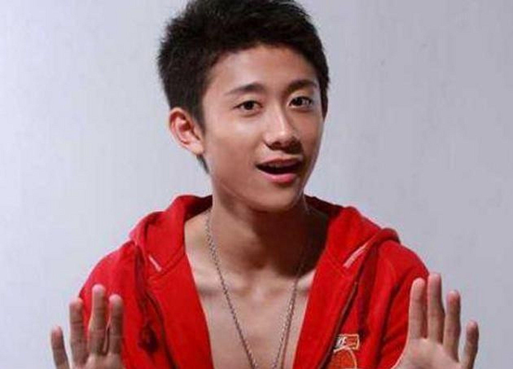 在考上北电后,张一山虽然也接了几个剧本,但是热度始终上不来,导致