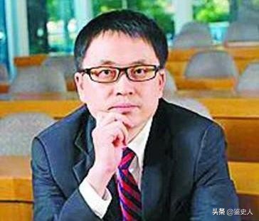 河南小伙，草根出身，如今掌管5000亿财富，曾帮过刘强东和马化腾