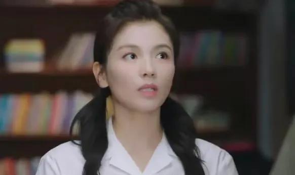 30岁以上还能演学生妹的女星，只服这5位，辨识度高不说，还灵动