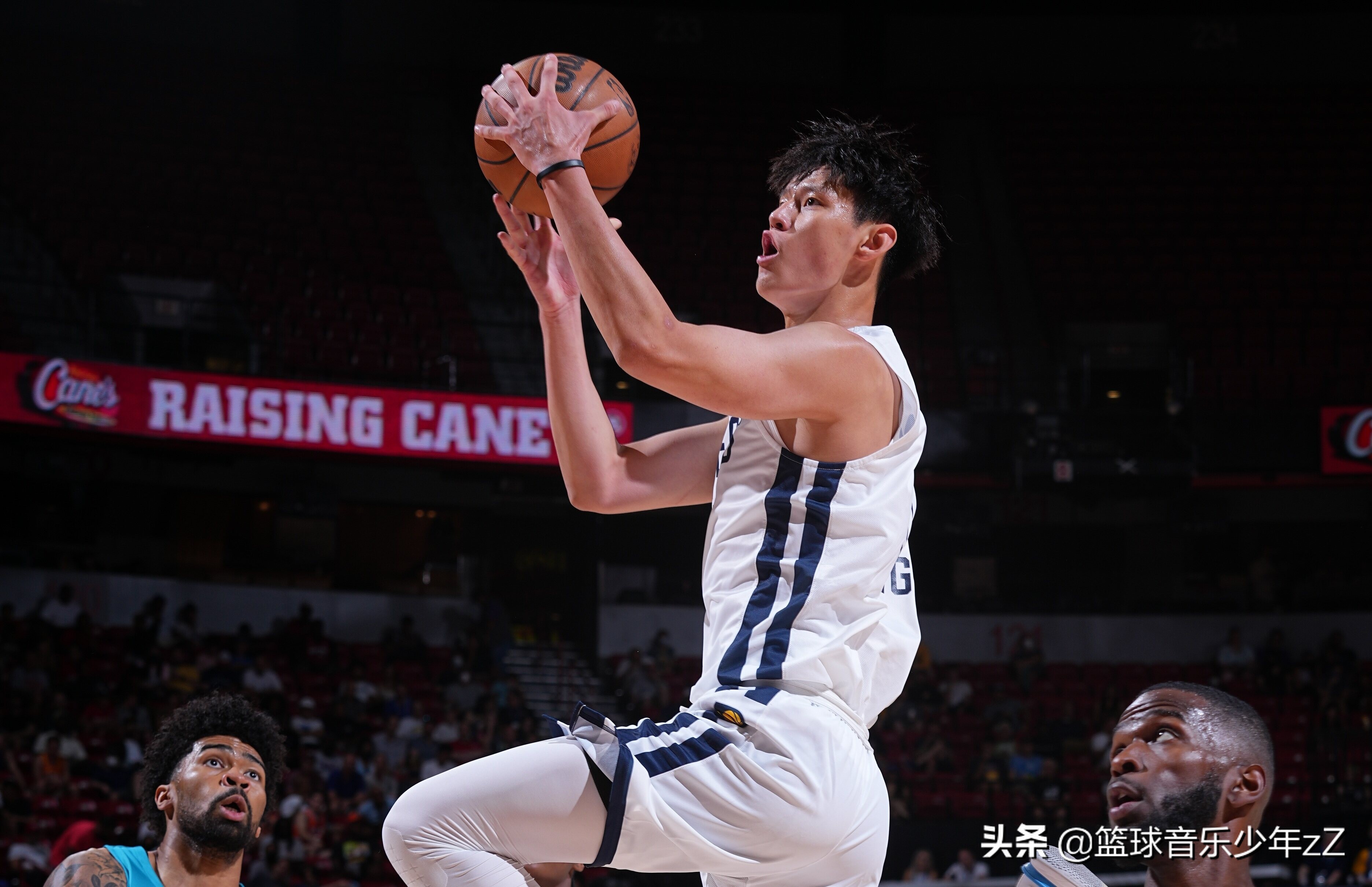 nba加油音乐有哪些(曾凡博与张镇麟NBA首秀，希望他们在NBA舞台展示更好的自己)