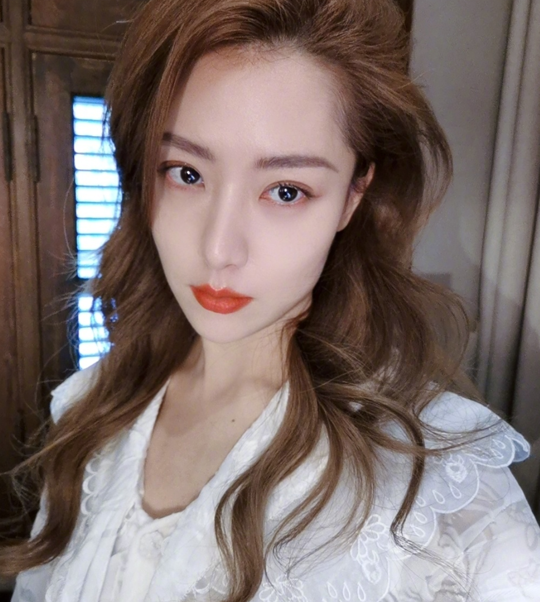 演员白冰(演员白冰:闪婚小三岁男模,离婚后独自带娃,如今36岁仍单身)