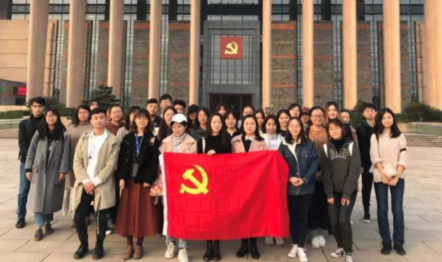 大学生入党有“硬性要求”，符合条件才能报，能大一申请尽量别拖