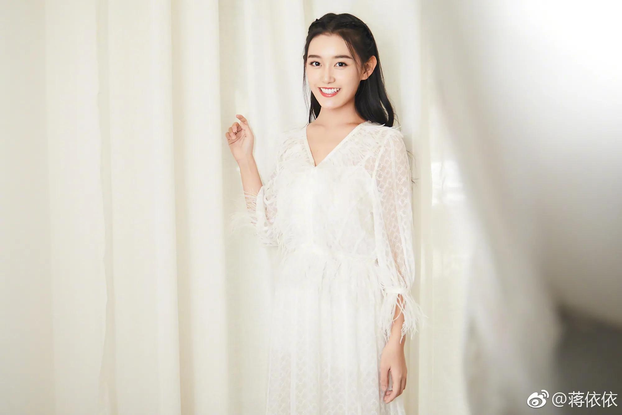 蒋依依美图