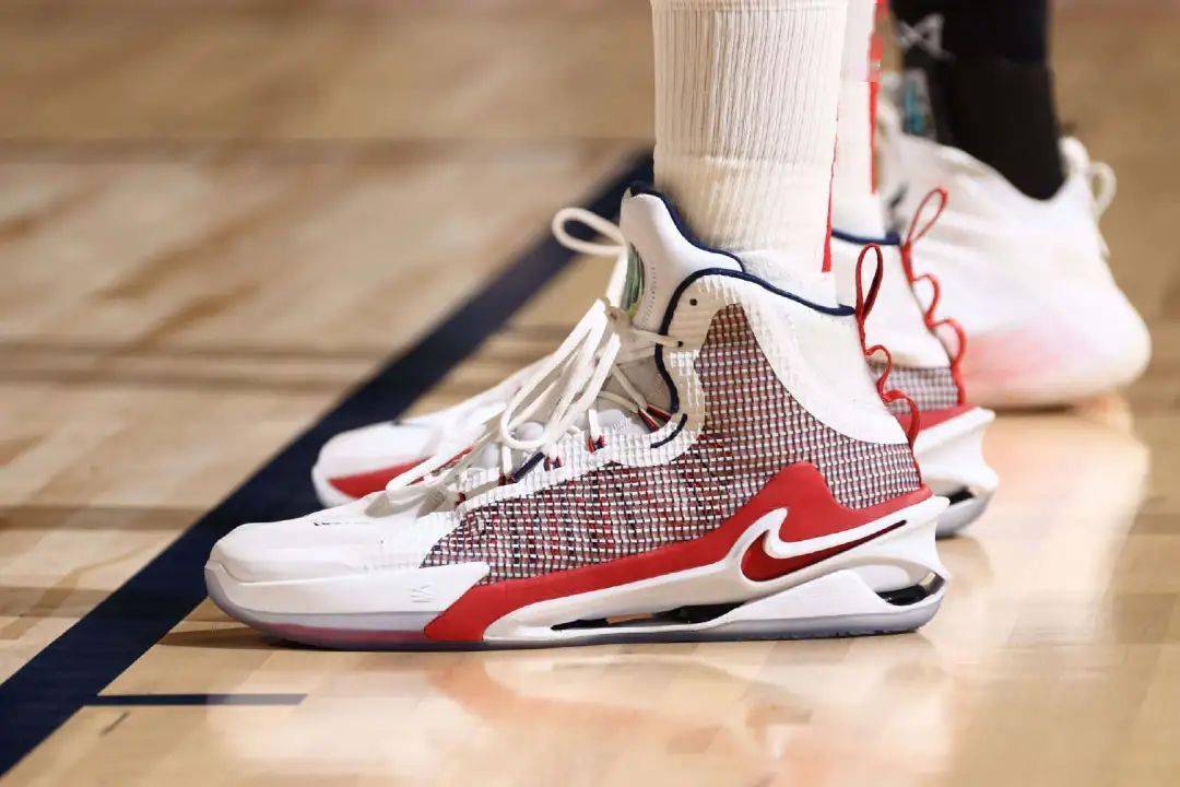 保罗乔治6代谍照保罗乔治受伤