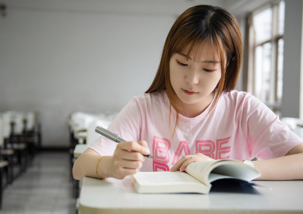 “用钱堆出来”的民办本科，一直饱受诟病，却为何一直不被取缔？