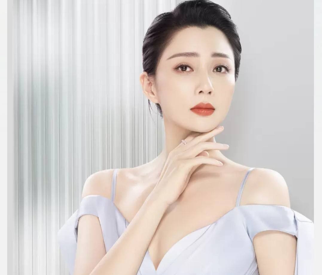 同为军艺出身，这12个女星命运不同：有人视后大满贯，有人被唾弃