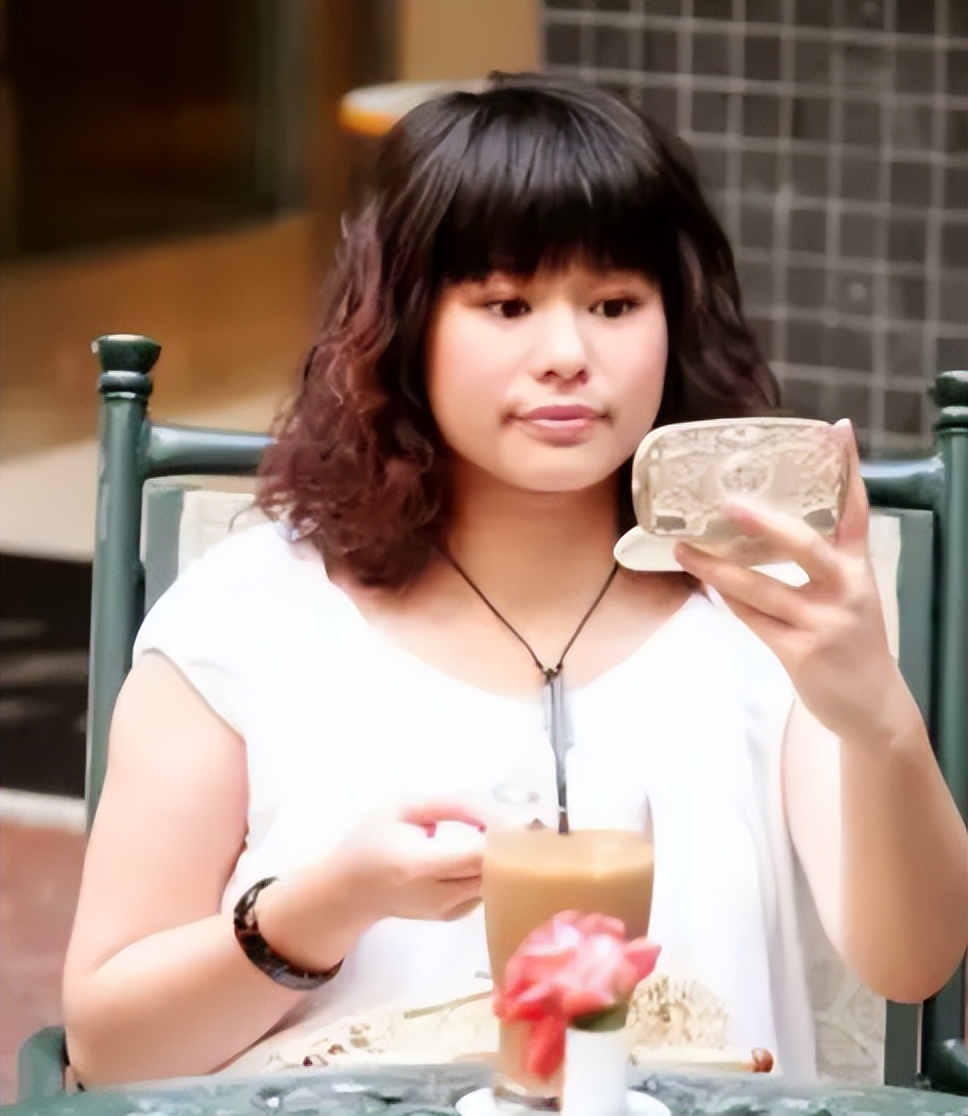 闫妮的“大妈味”、赵丽颖的“土气”，这8位女星，如今判若两人