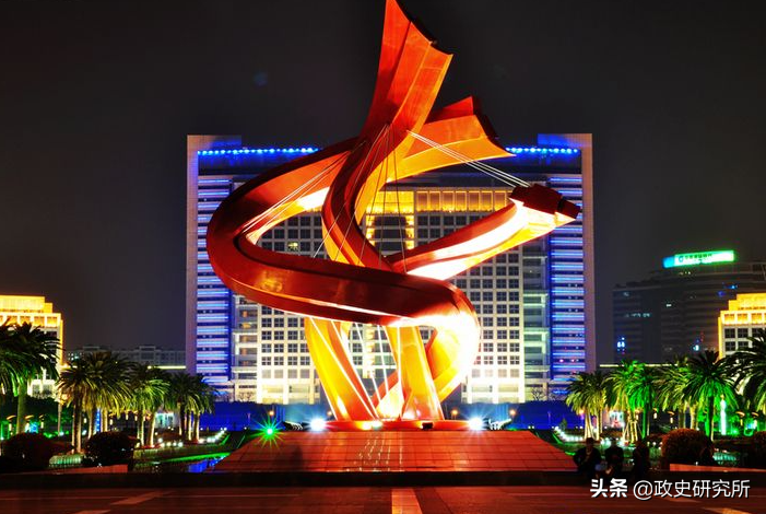 从“世界工厂”到“桃色之都”，东莞三十年来经历了什么？