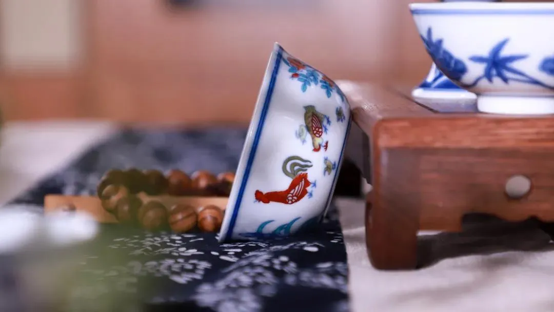 读瓷|三年的沉淀,烧出这一组绝美斗彩青花杯,太贵气了