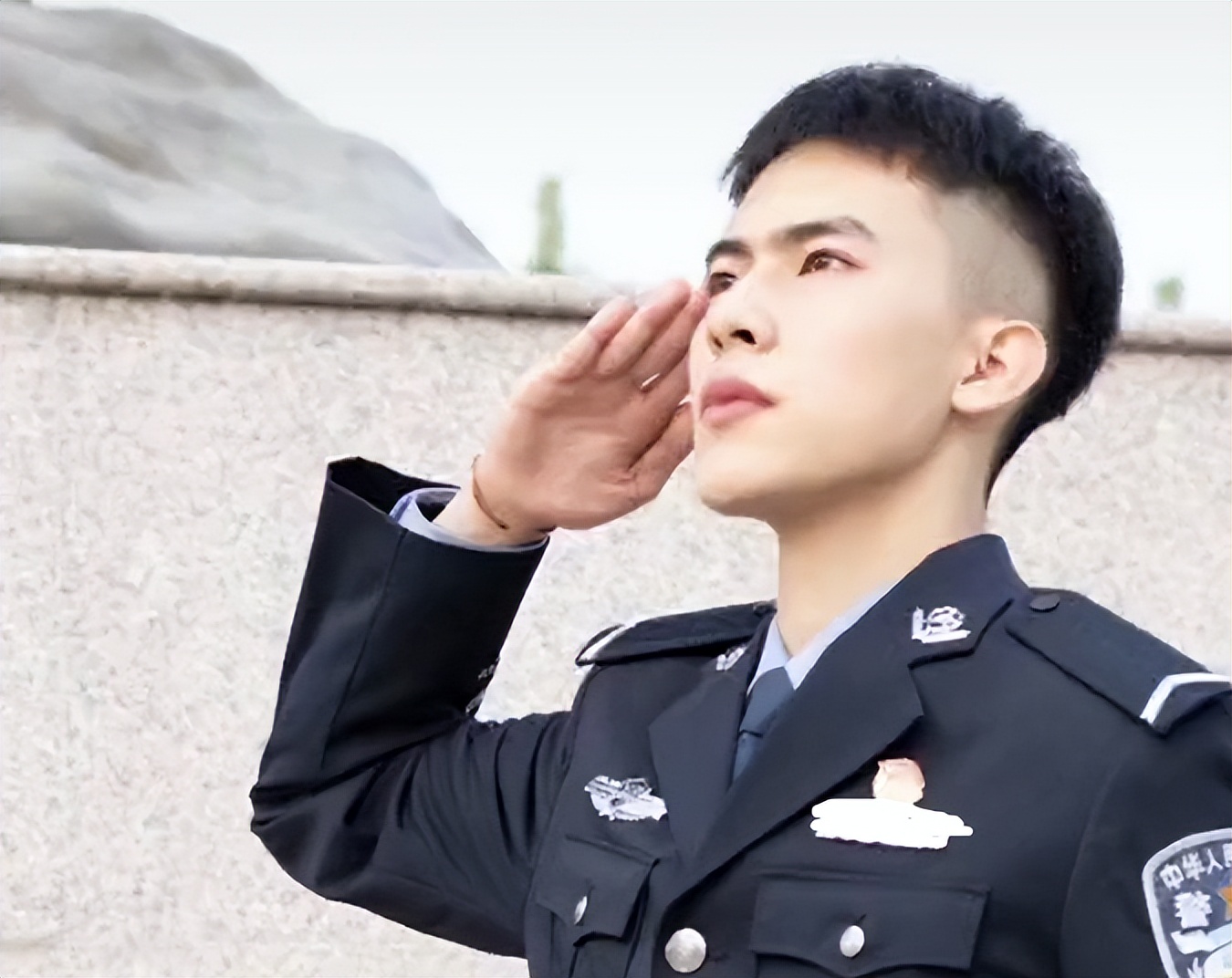 中国人民公安大学男生走红,身高1米8外形硬朗帅气,不愧是警校生