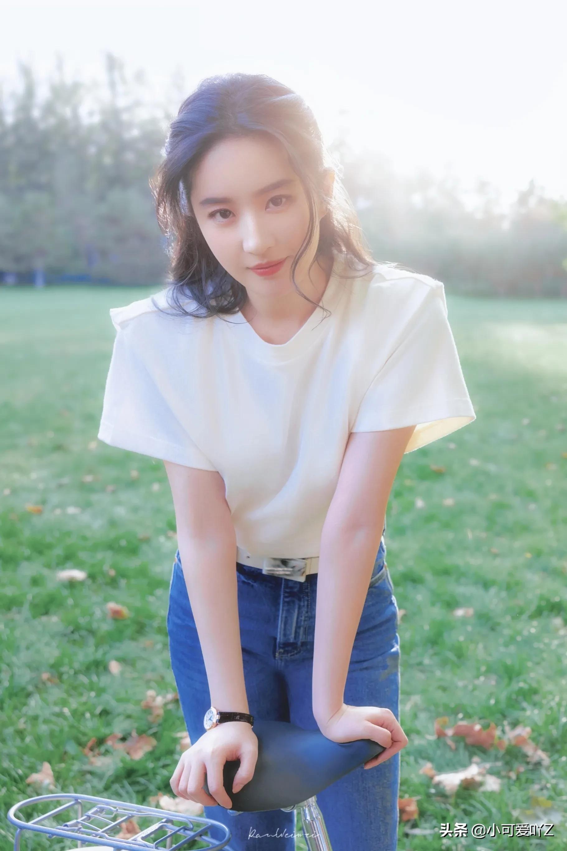 刘亦菲，文静自然，甜美温柔