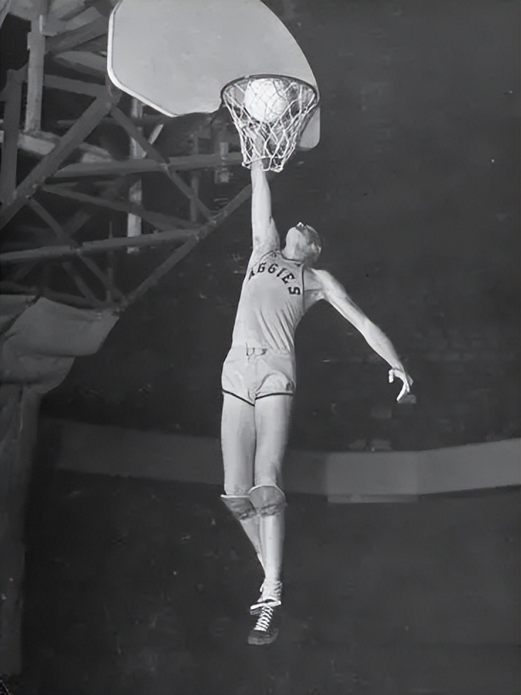 篮球诞生前五十年m为什么现在的中锋位置缺少“巨人”？