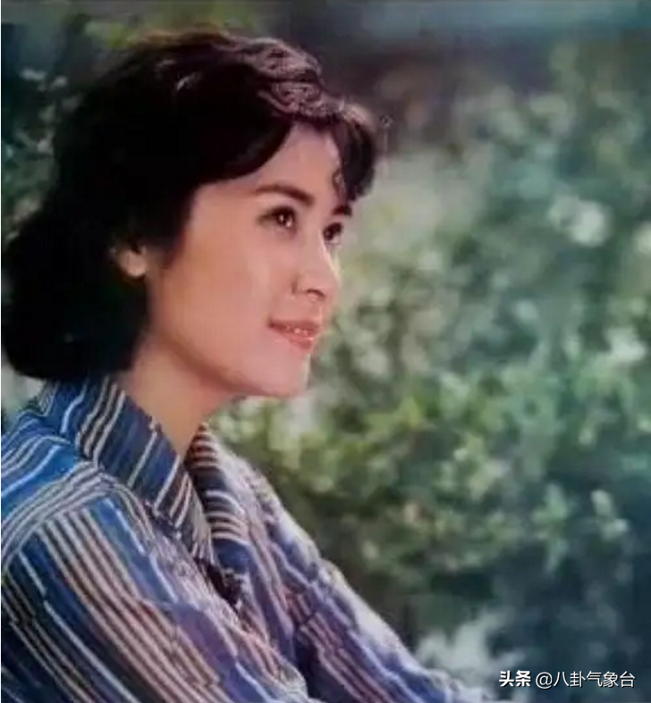 “气质美人”肖雄，将一生奉献给演艺事业，单身30年不后悔