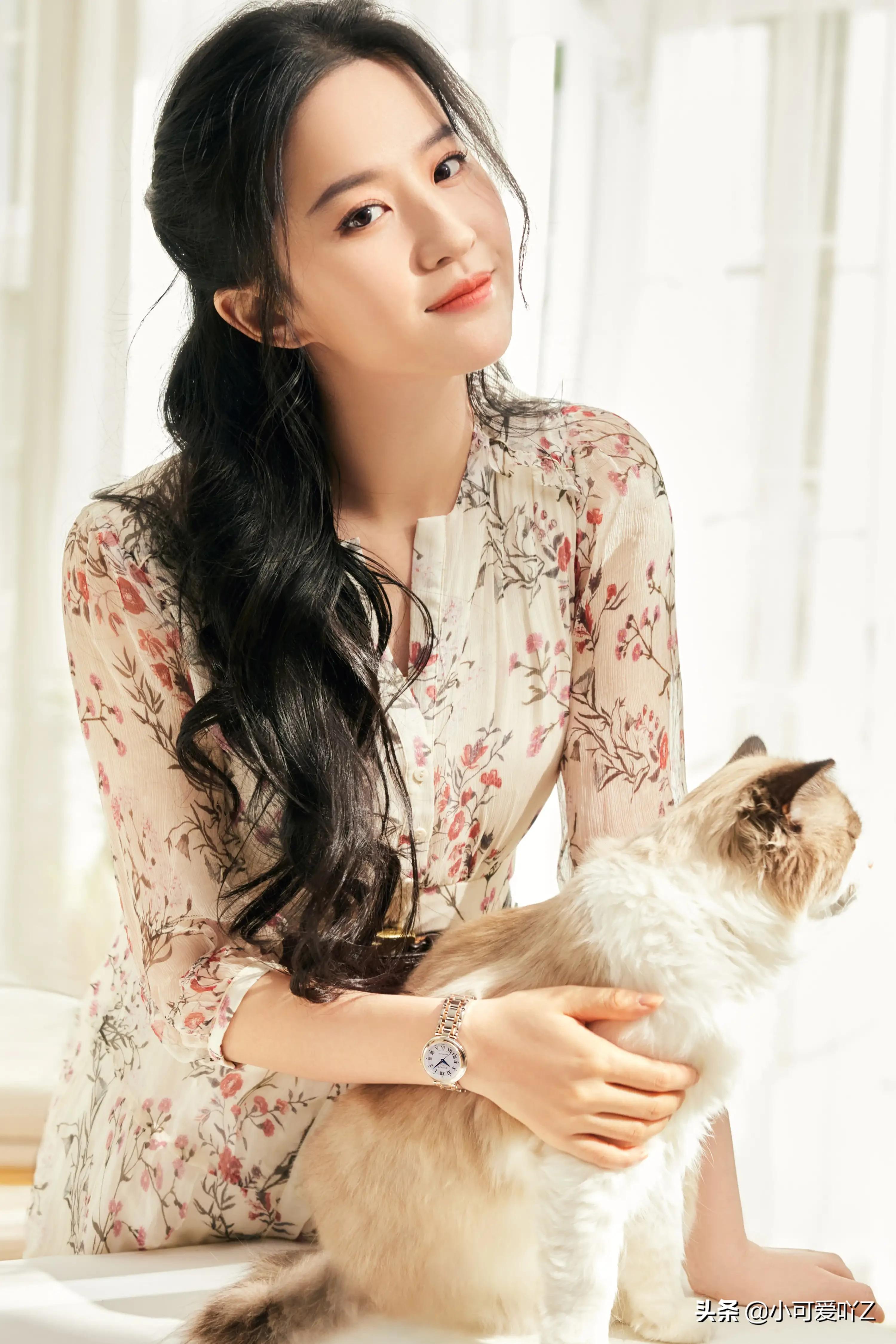 刘亦菲，文静自然，甜美温柔