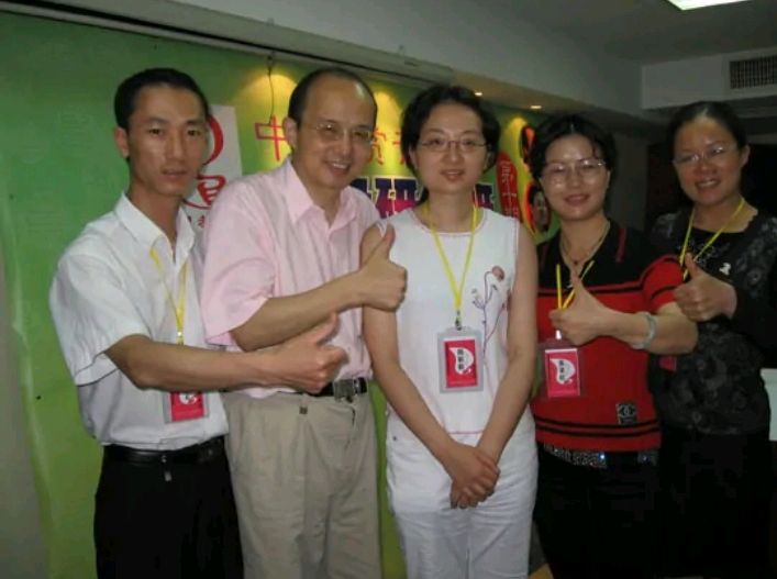 周婷婷：首位少年聋人女大学生，获得许多荣誉后，却定居美国