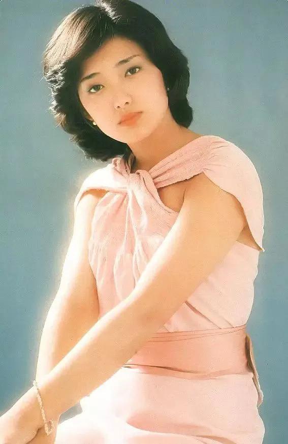 山口百惠，25张精美的照片