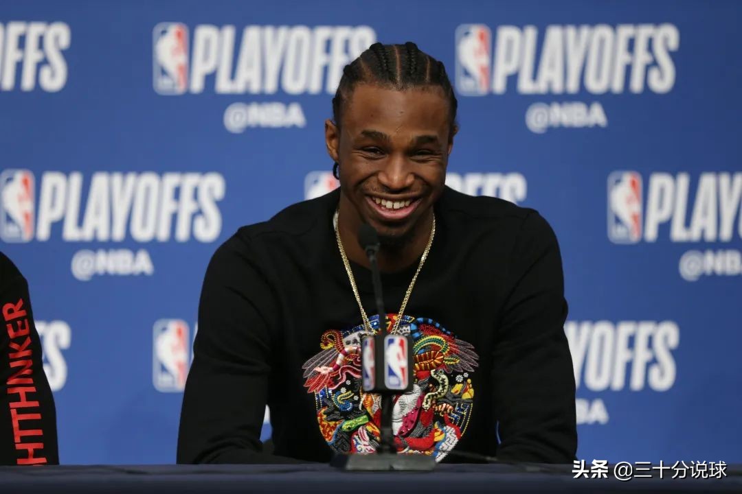 nba哪些把篮板扣烂(无聊沉闷的西决第三场，威金斯的爆扣把球迷炸醒了..)