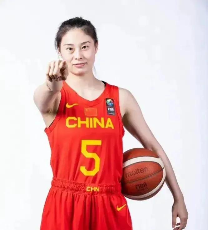 2022女子篮球世界杯视频(2022女篮世界杯,半场中国落后美国10分,金