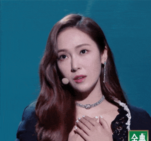 郑秀妍唱《孤勇者》爆发力超强 穿白裙犹如公主