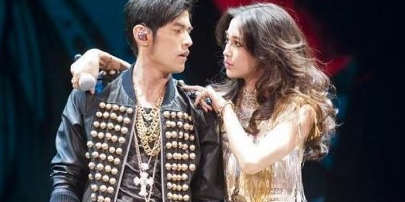 “被高估”的5位女演员，赚钱赚到手软，有人却拿不出像样的作品