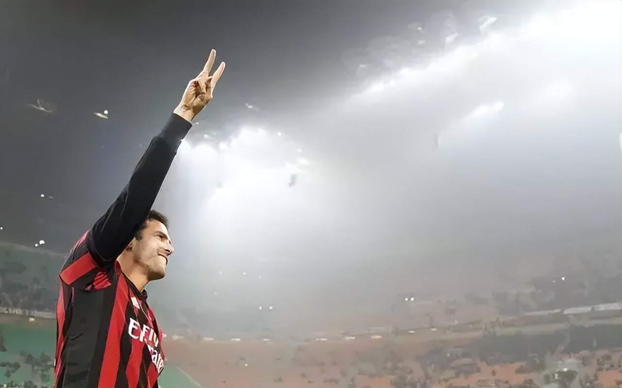 足球运动员卡卡的故事(ac米兰的王子,圣西罗自带阳光的少年——卡卡)