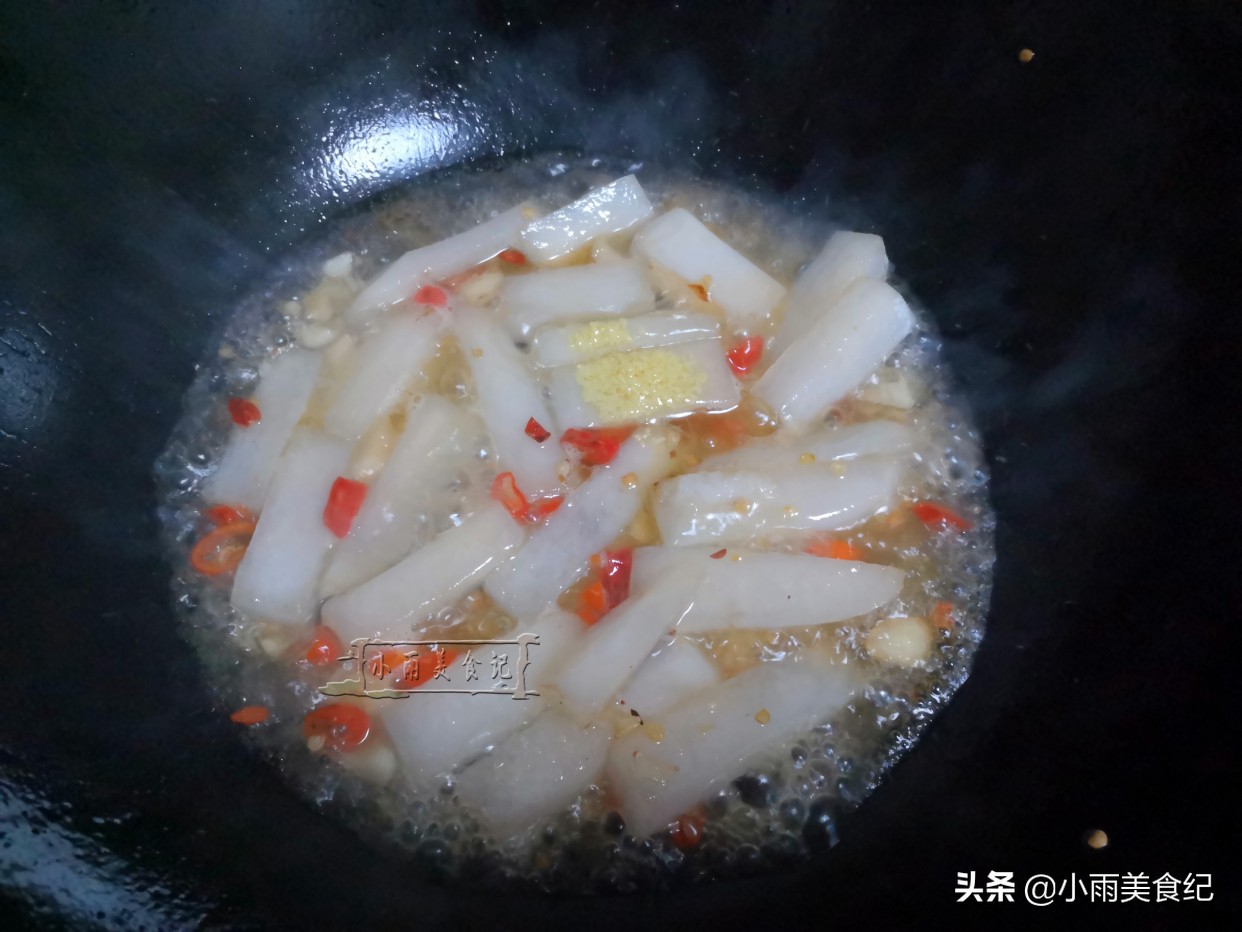 酸萝卜怎么炒家常菜（吃腻大鱼大肉就试试这道酸爽开胃菜）