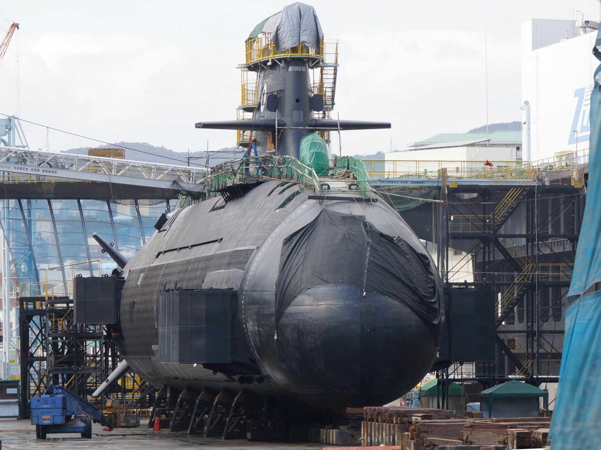 潜艇虽然是一种强大的装备,但制造潜艇的技术复杂,尤其是核潜艇,目前