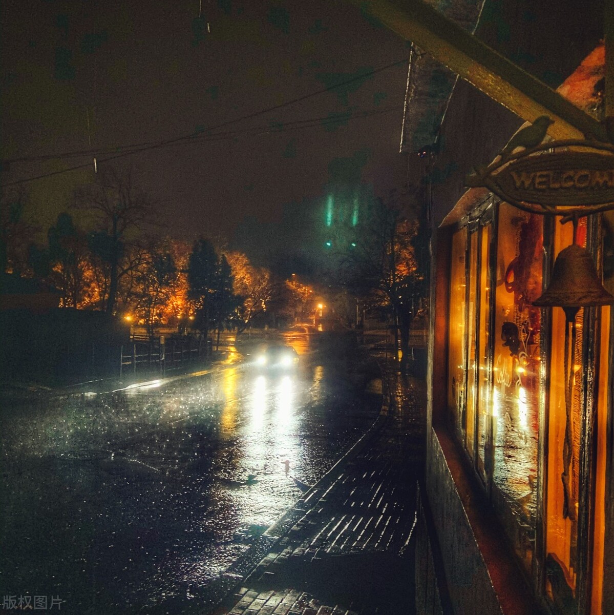 下雨了,雨停了,天晴了,又黑了天空从不为谁而蔚蓝,时光从不为谁而等待