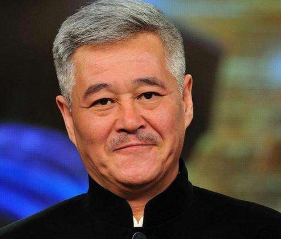 同是赵本山的种，把前妻女儿和后妻女儿一对比，差距一目了然