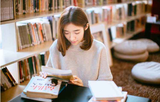 大学里存在的“潜规则”，辅导员不会明说，傻白甜的学生可要谨慎