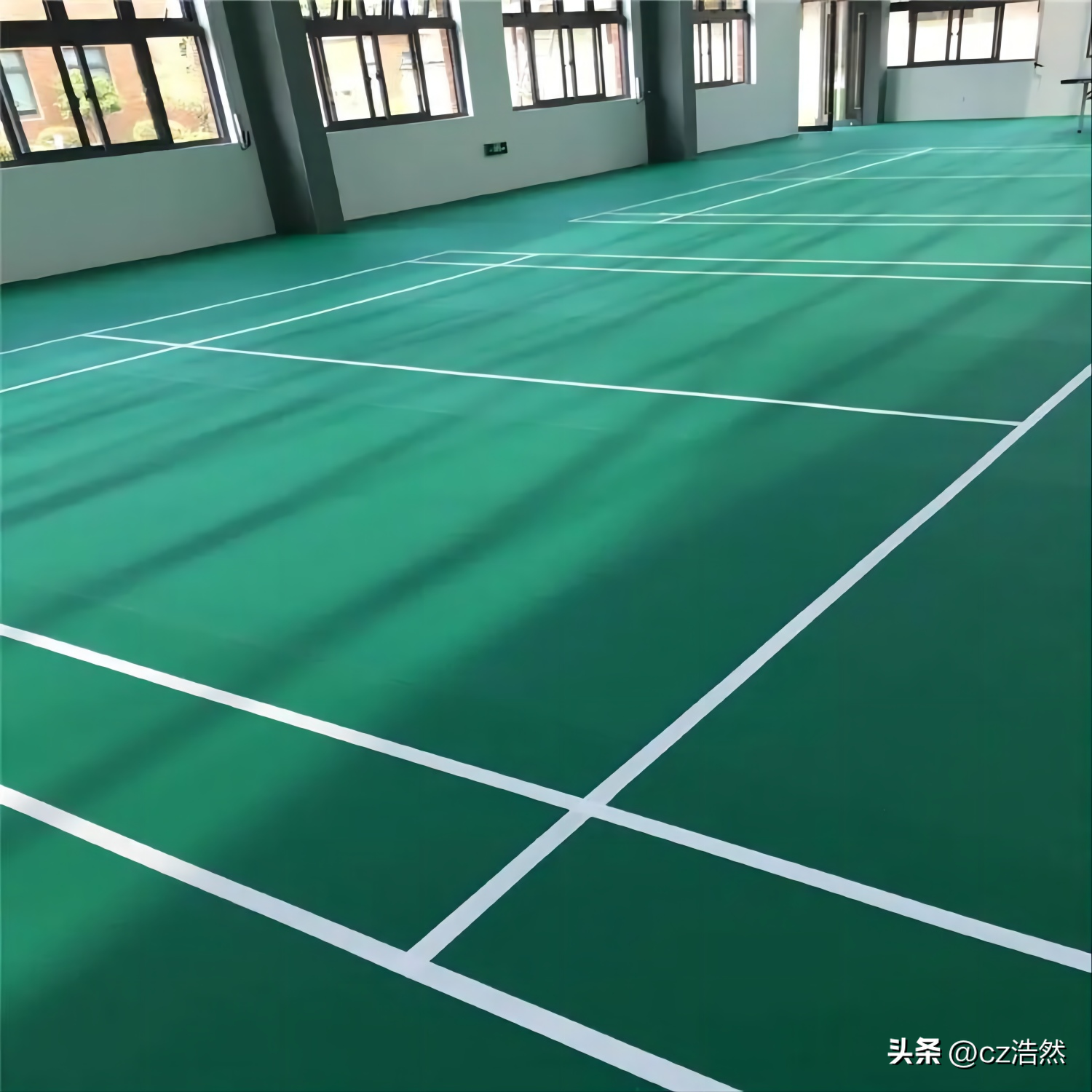 足球场地尺寸是多大(羽毛球场的尺寸以及划线时的注意事项)