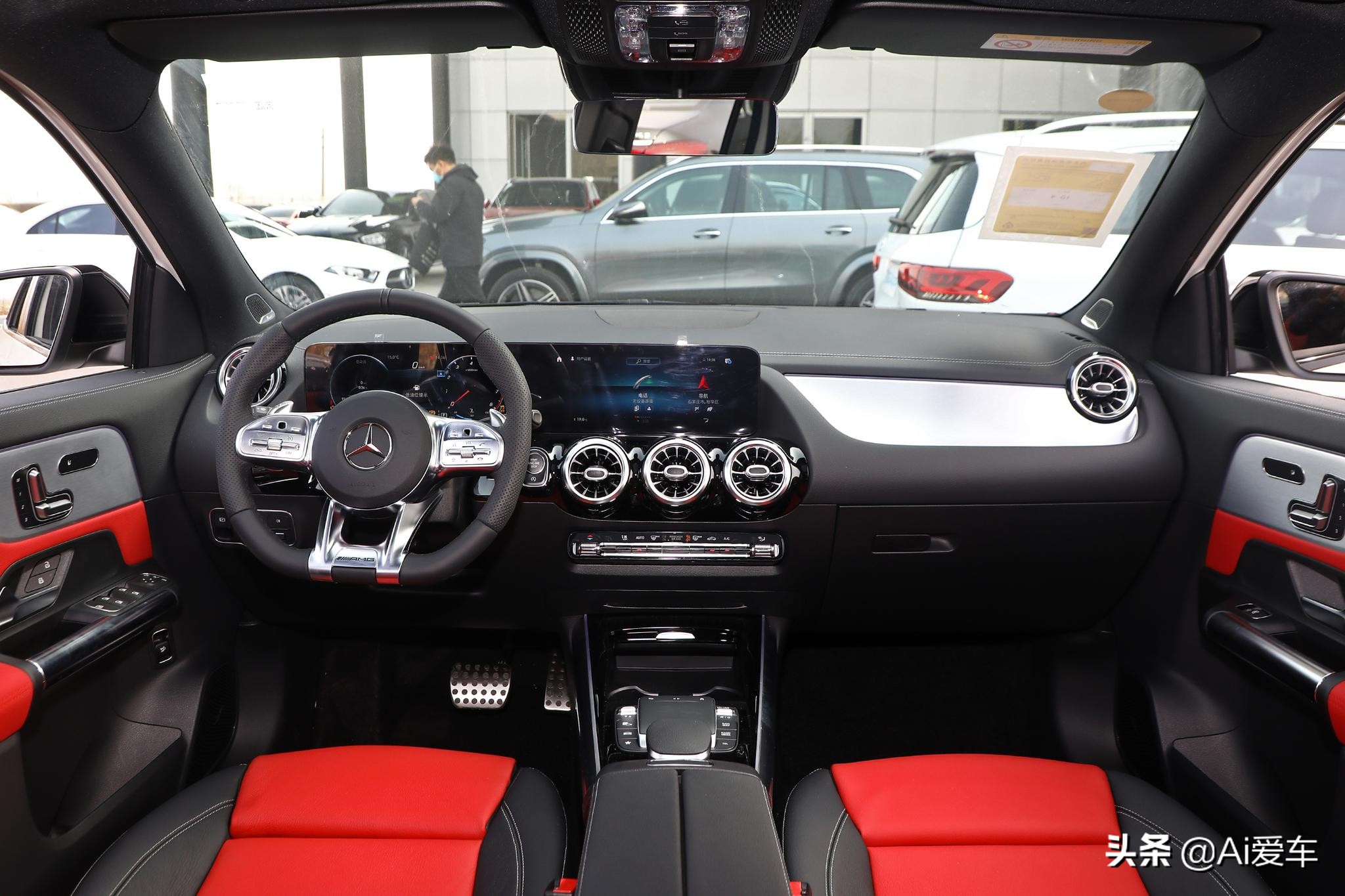 2.0T+306马力，进口豪华性能轿跑，带四驱车价还不错，奔驰GLA AMG