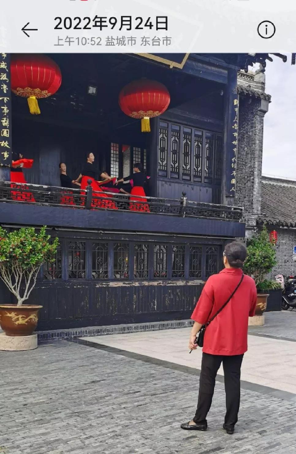 的古建筑是鲍氏大楼,建于1850年,为清末秀才鲍蕴皋的祖先鲍志远建造