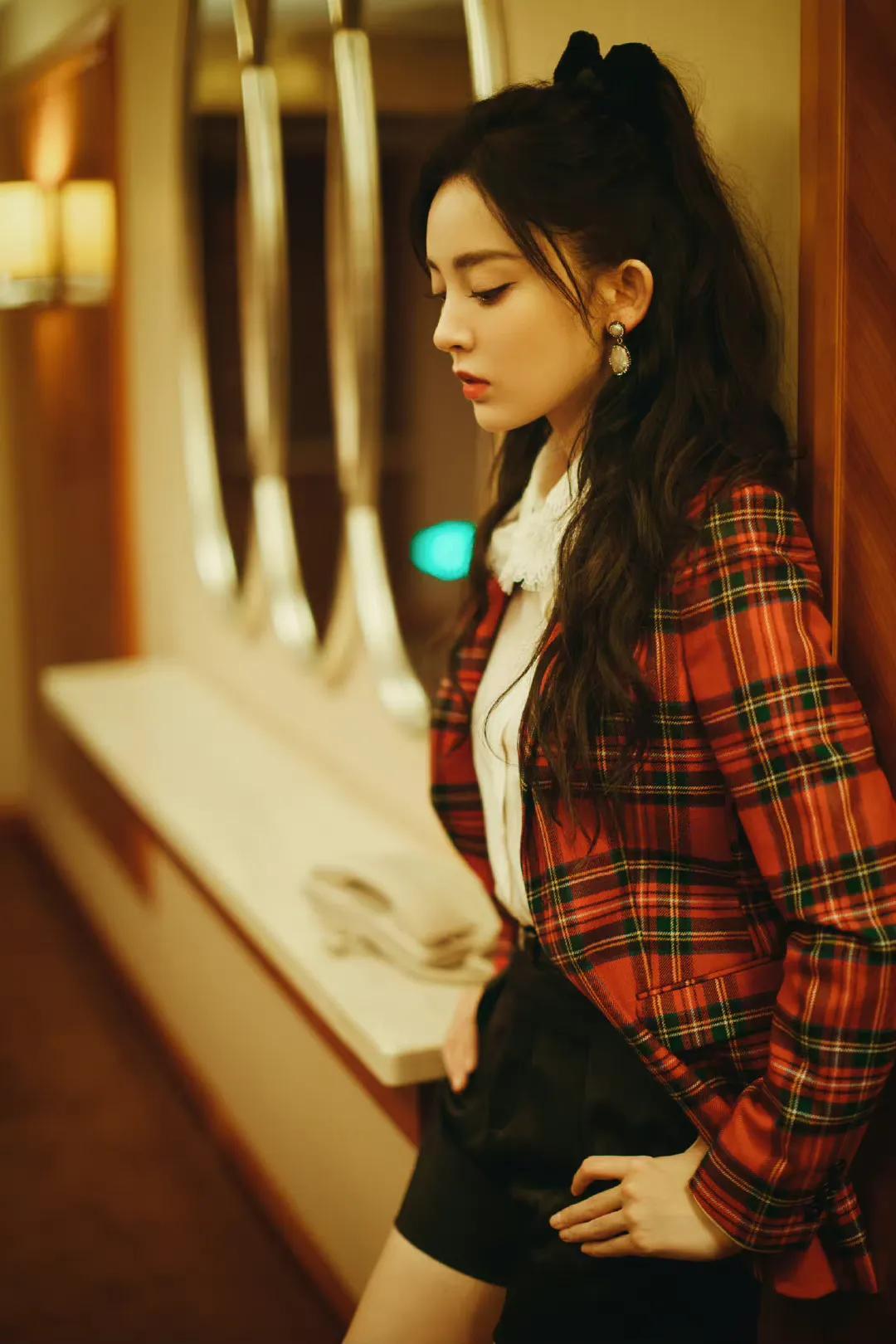 古力娜扎近期穿搭