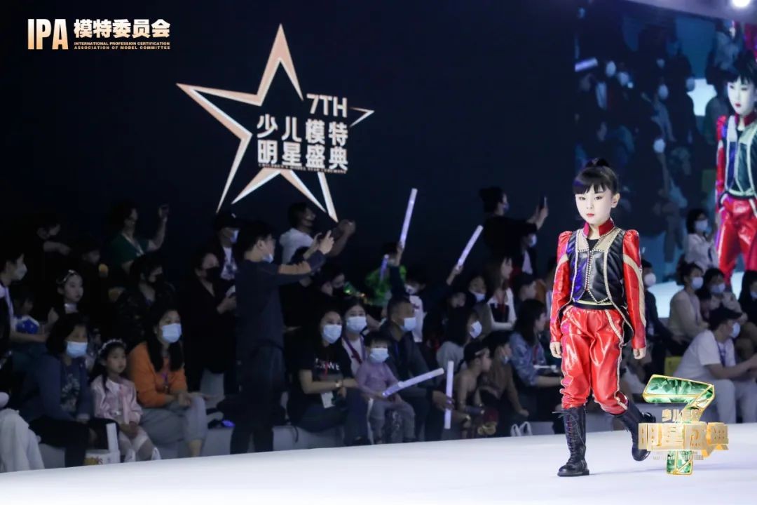 2022第七届少儿模特明星盛典 代言人李斯霞 T台风采展示